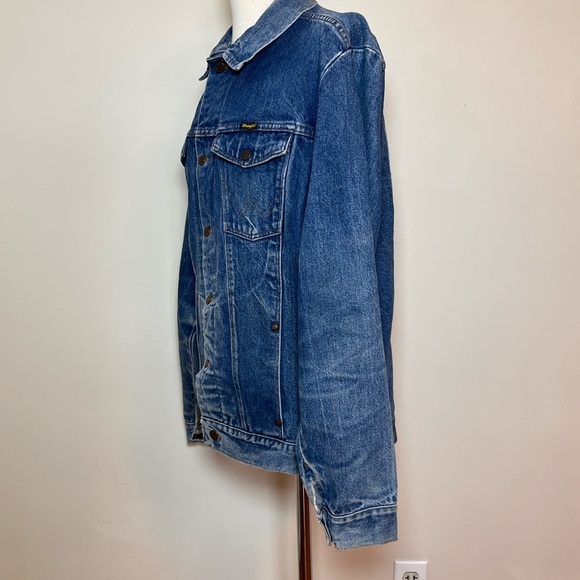 SOLD 2/1 Wrangler Vintage Distressed Men’s Denim Wrangler Jacket, Size 42L - Picture 8 of 16